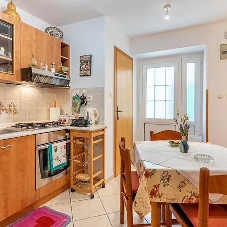 아파트 Kovacine 크레스